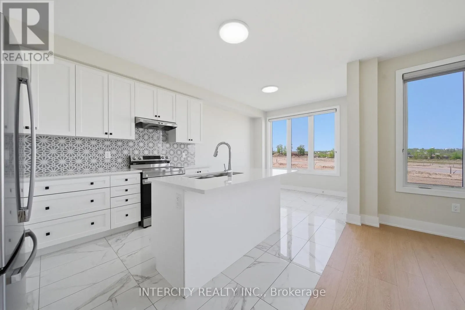 10 KINGSBURY TRAIL