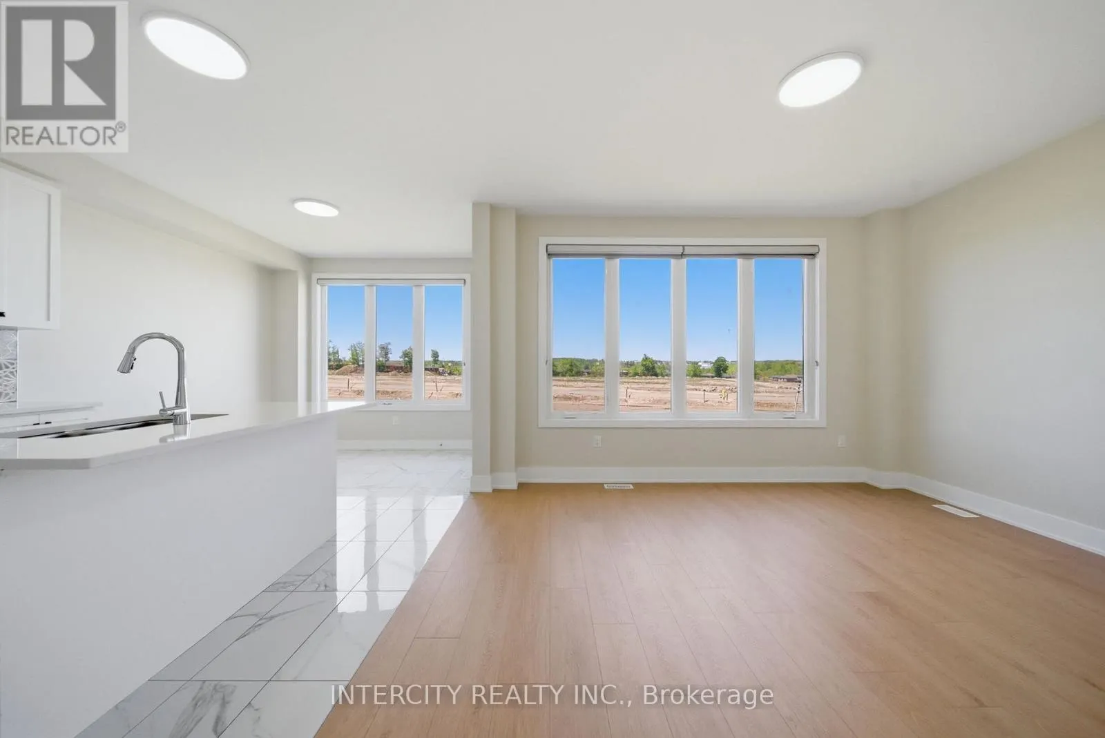 10 KINGSBURY TRAIL