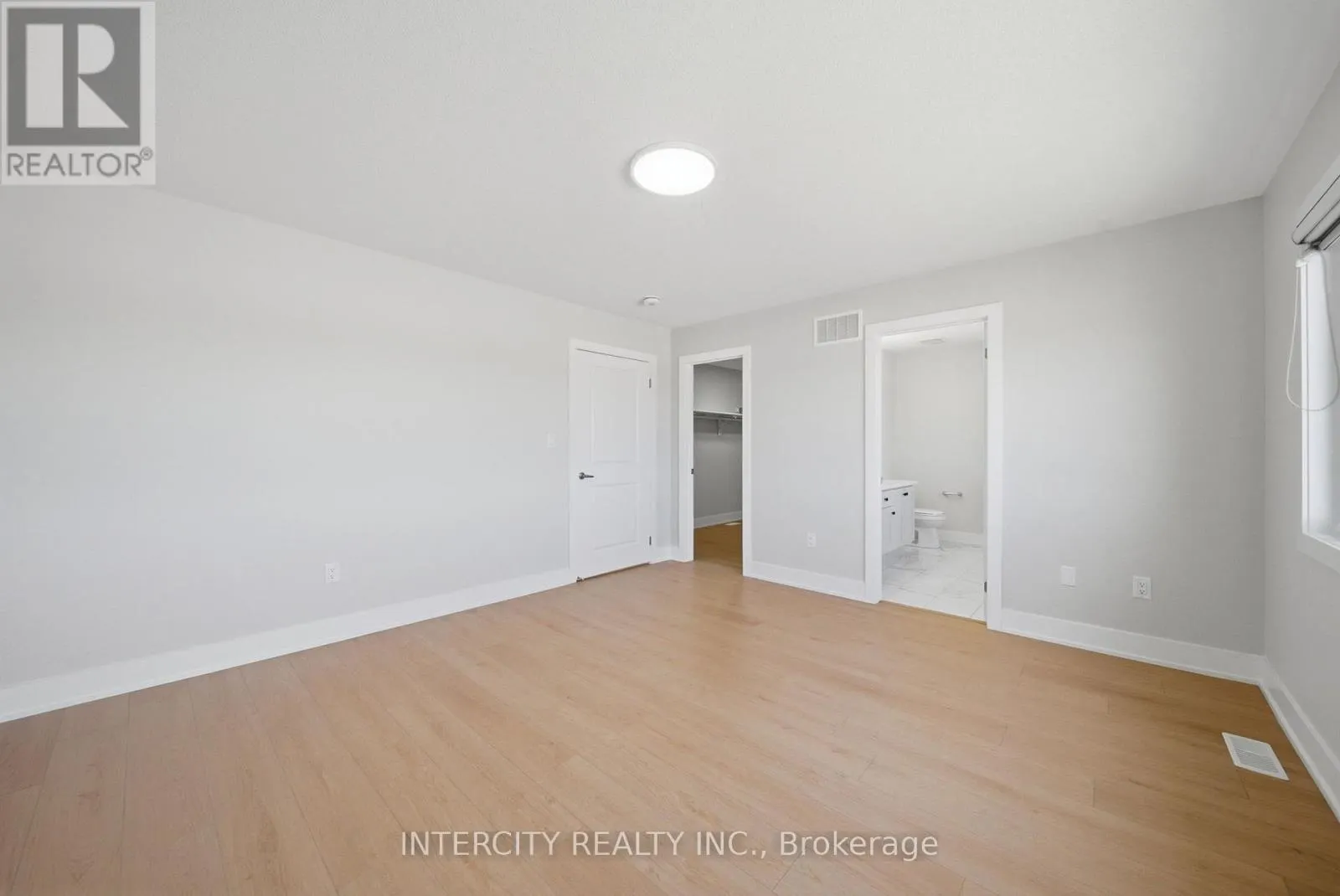 10 KINGSBURY TRAIL