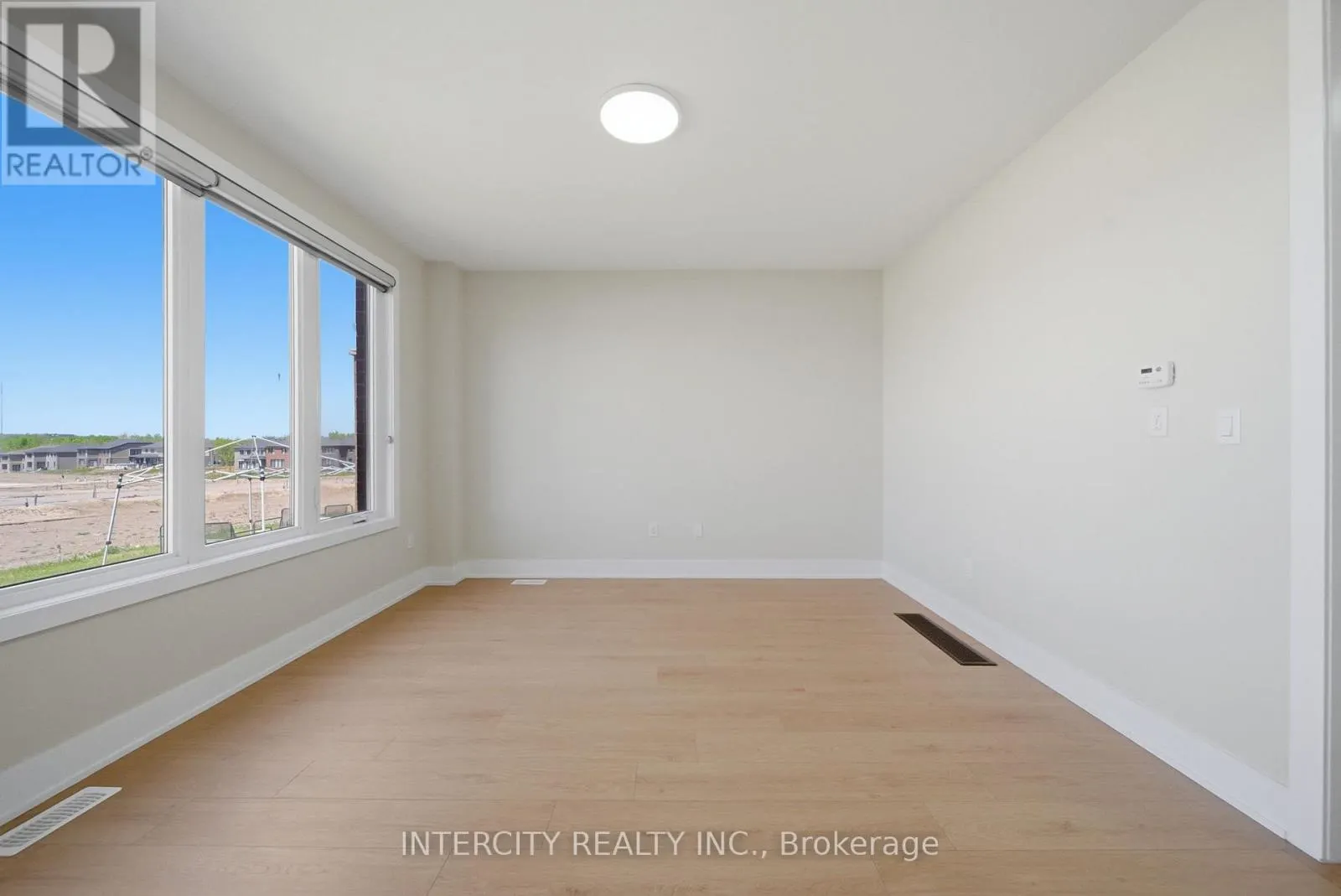 10 KINGSBURY TRAIL