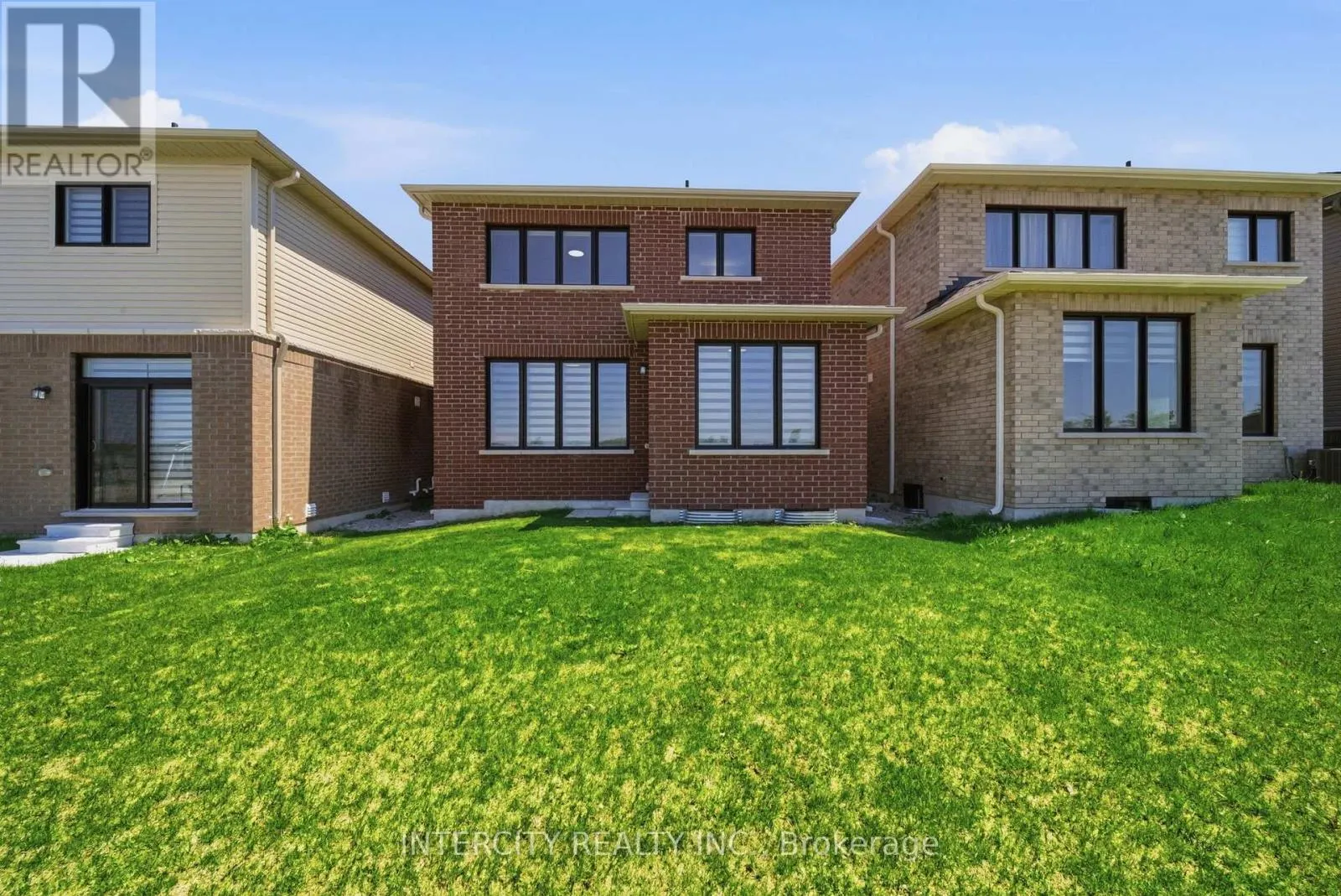 10 KINGSBURY TRAIL