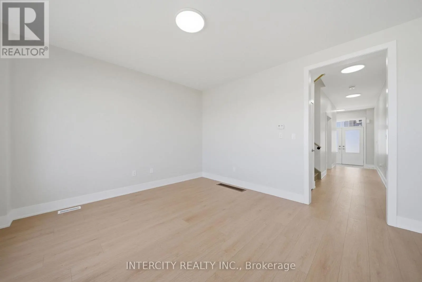 10 KINGSBURY TRAIL