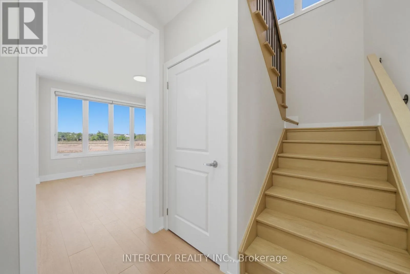 10 KINGSBURY TRAIL