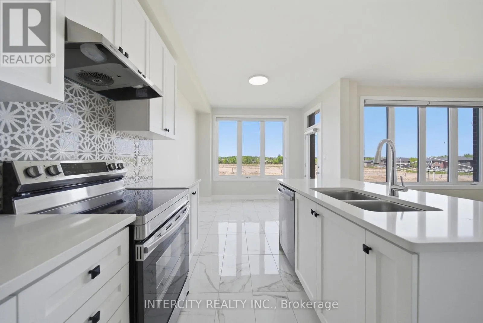 10 KINGSBURY TRAIL