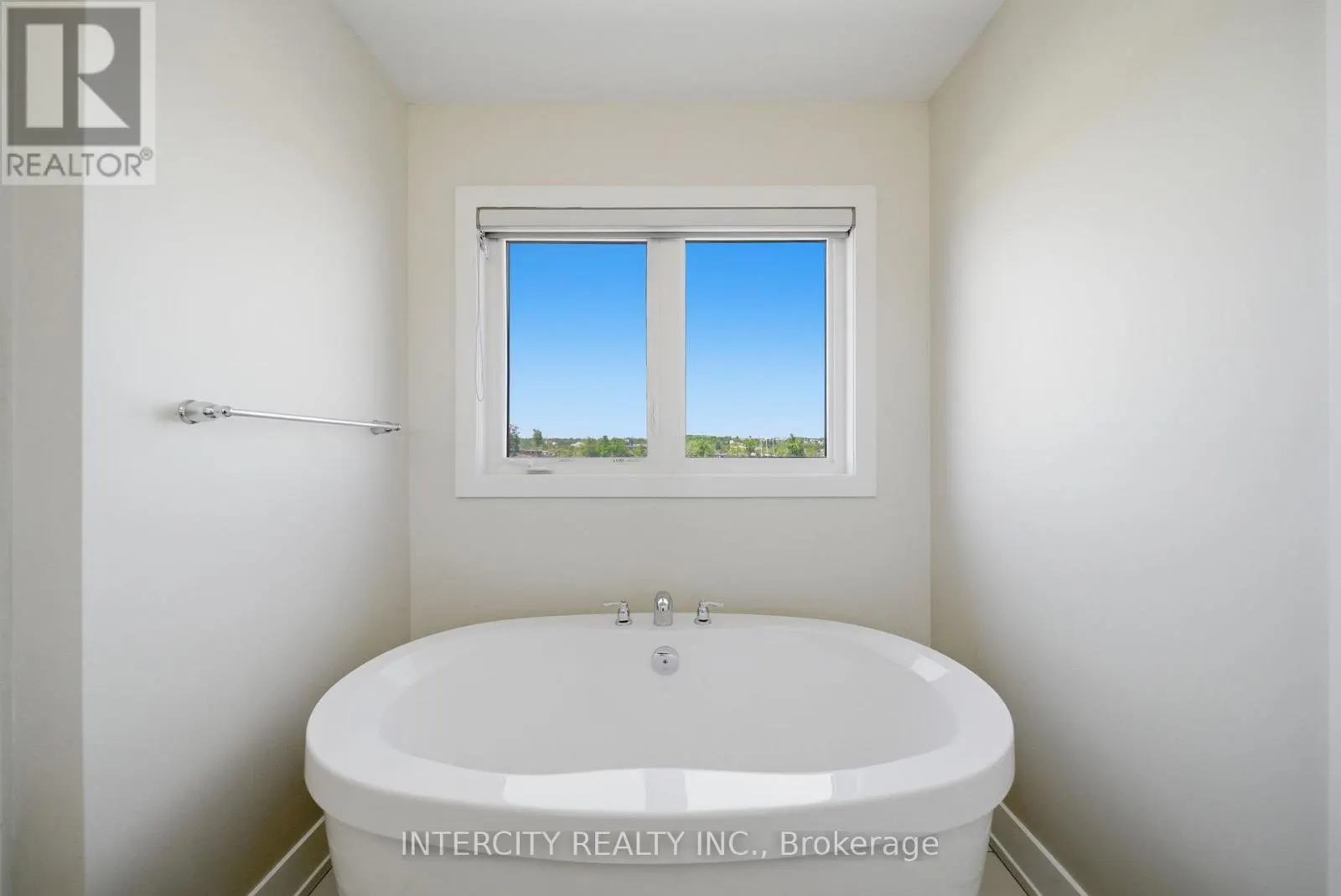 10 KINGSBURY TRAIL