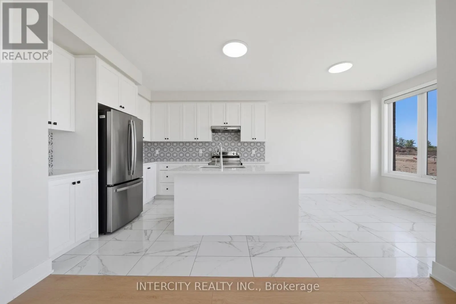 10 KINGSBURY TRAIL
