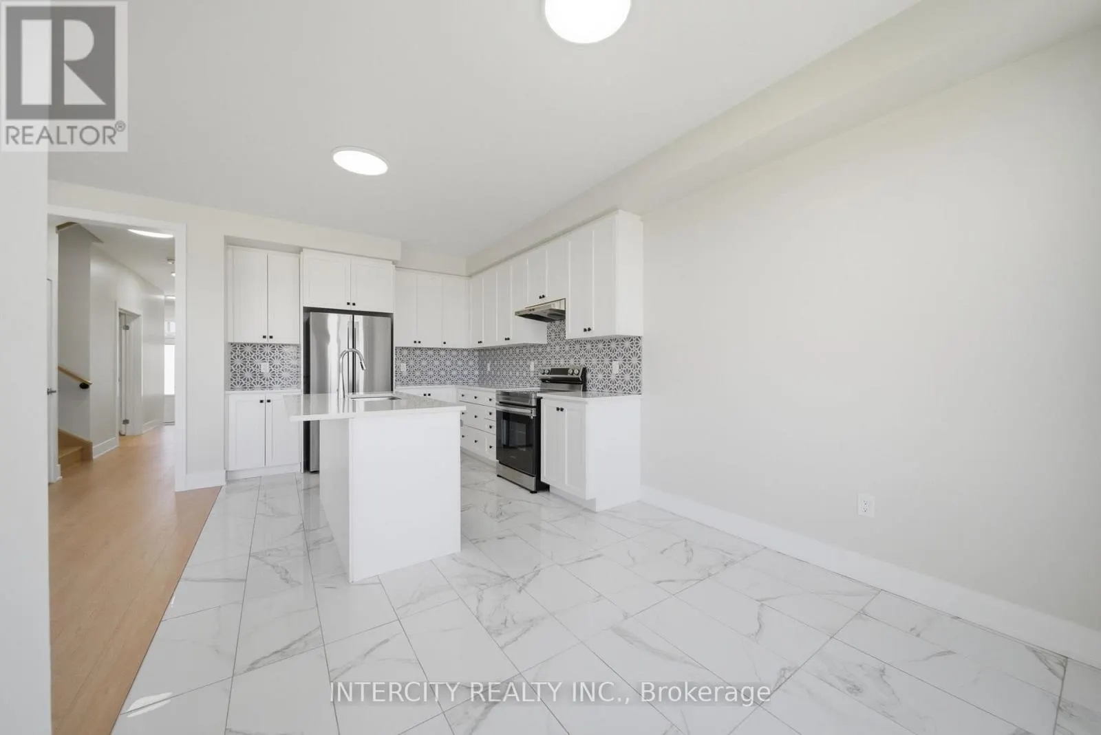 10 KINGSBURY TRAIL