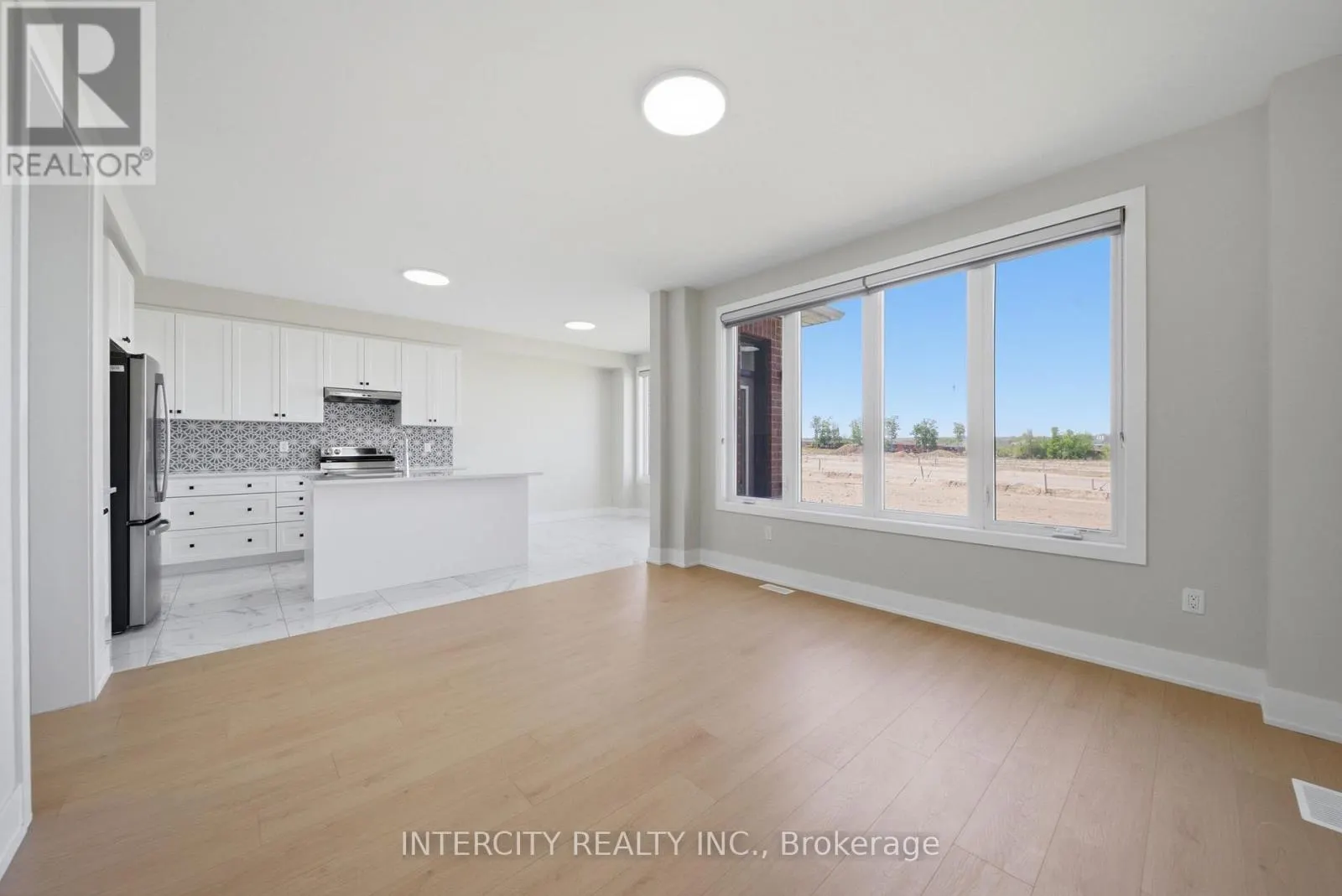 10 KINGSBURY TRAIL