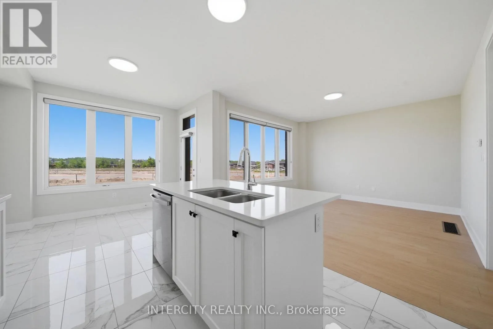 10 KINGSBURY TRAIL