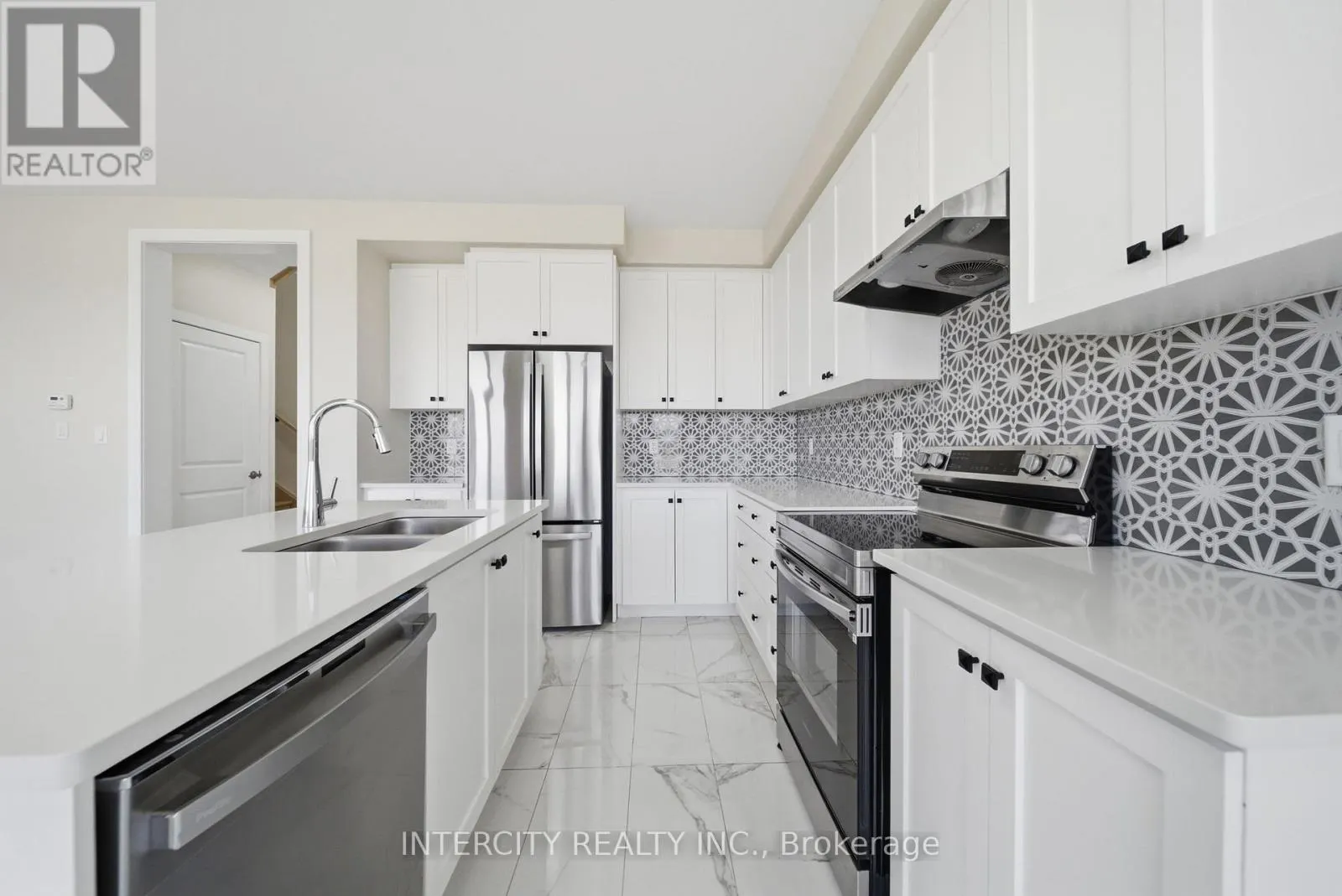 10 KINGSBURY TRAIL