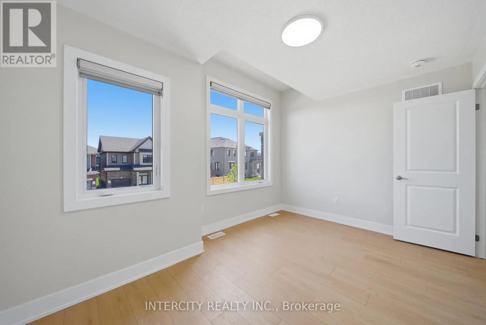 10 KINGSBURY TRAIL