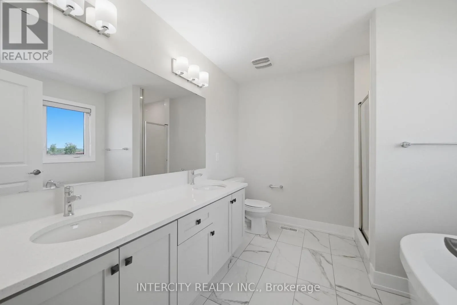 10 KINGSBURY TRAIL