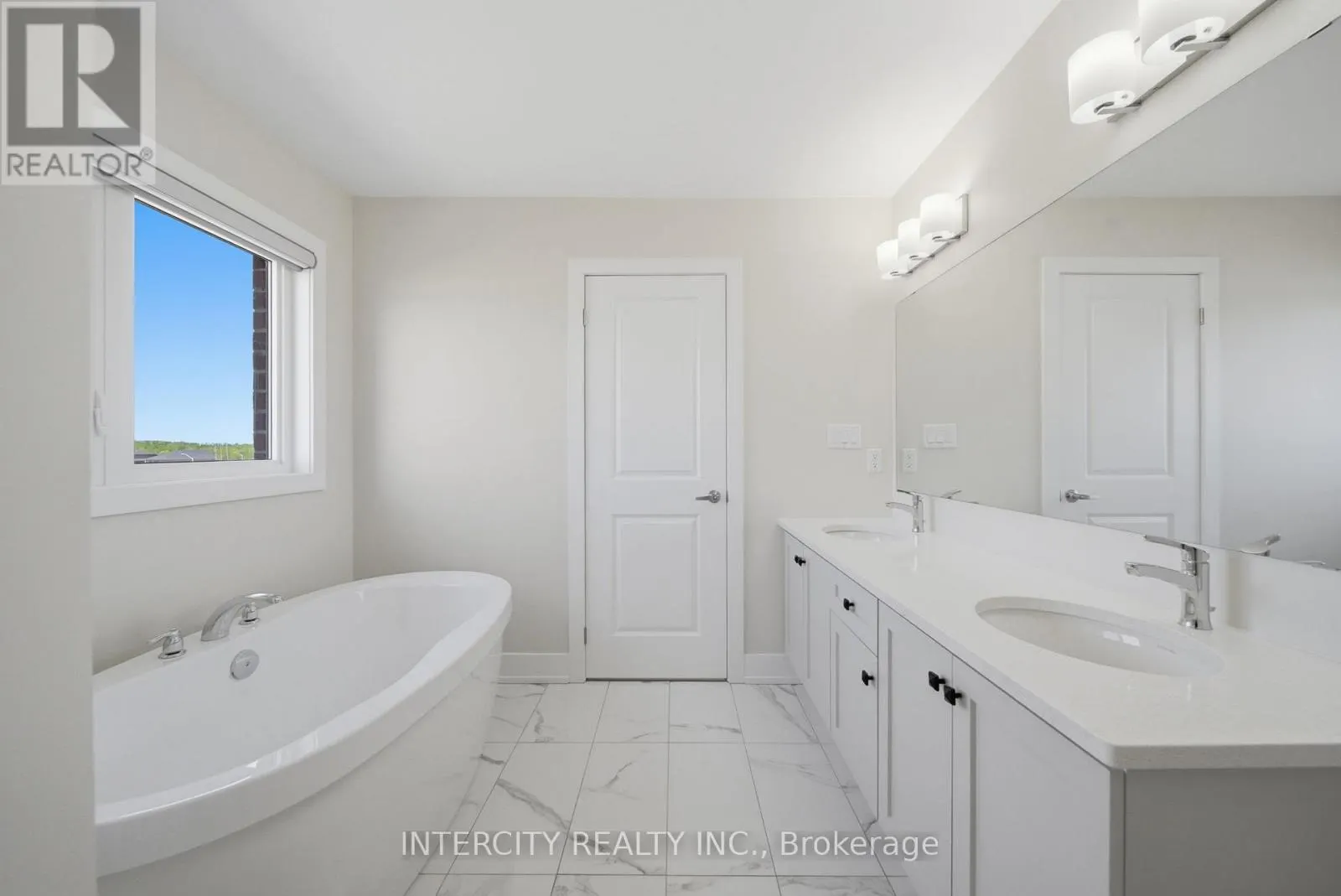 10 KINGSBURY TRAIL