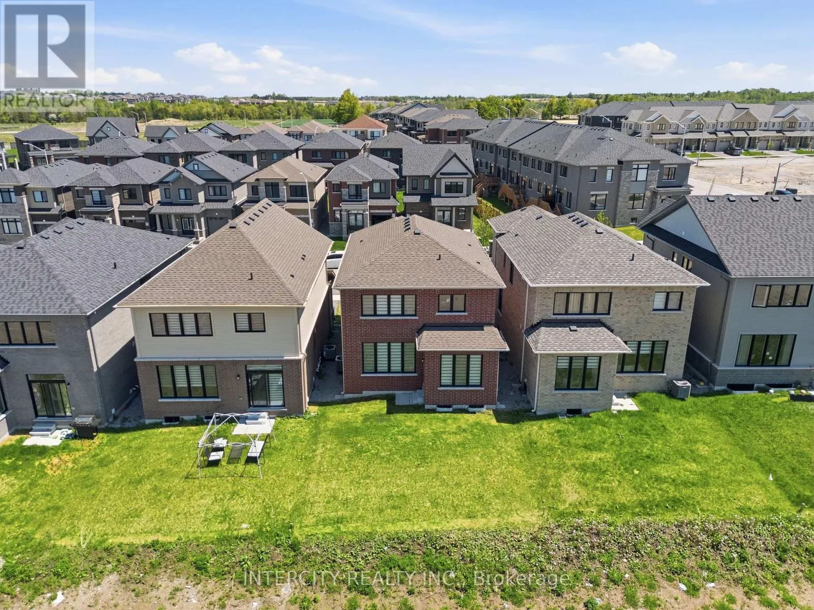 10 KINGSBURY TRAIL