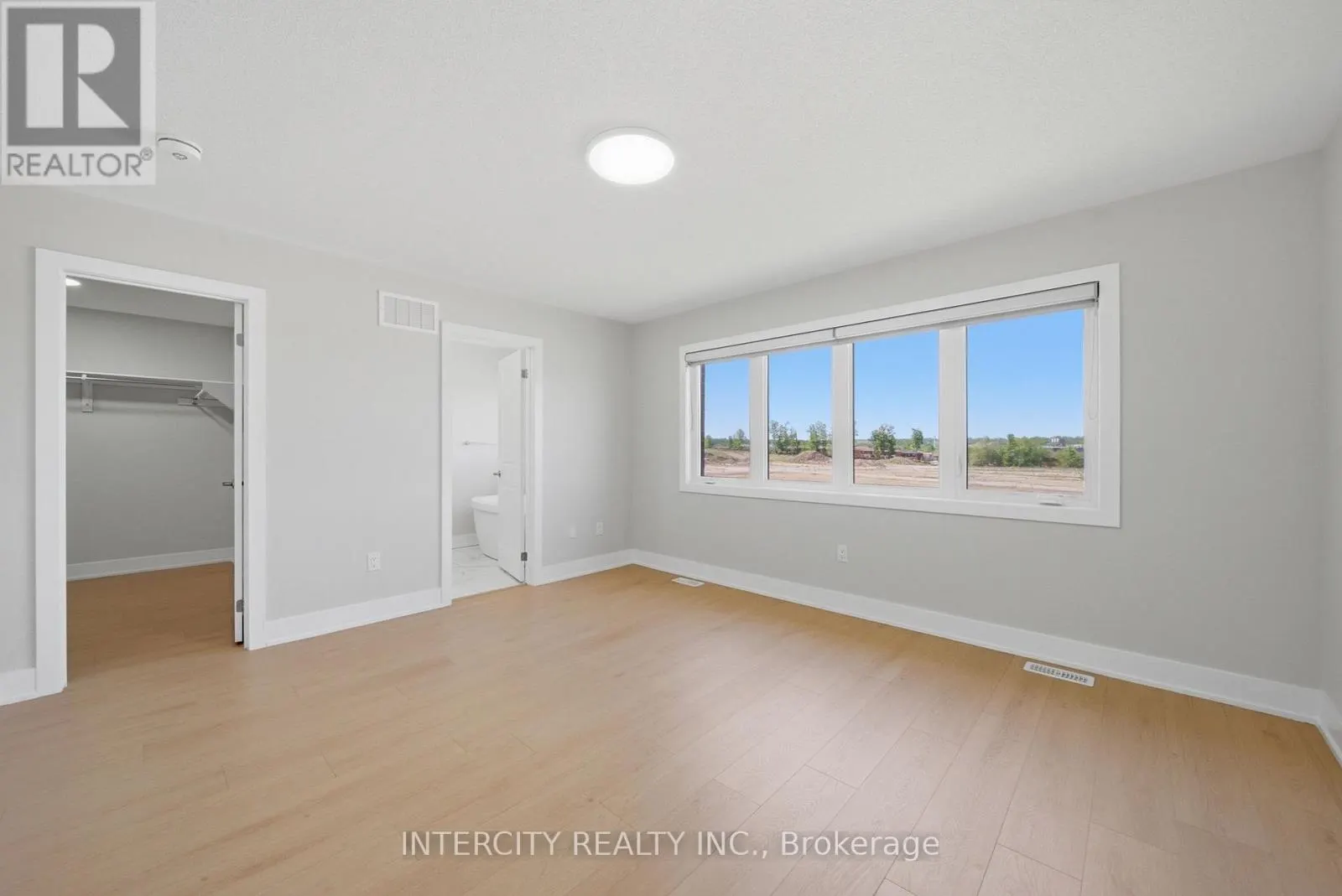10 KINGSBURY TRAIL