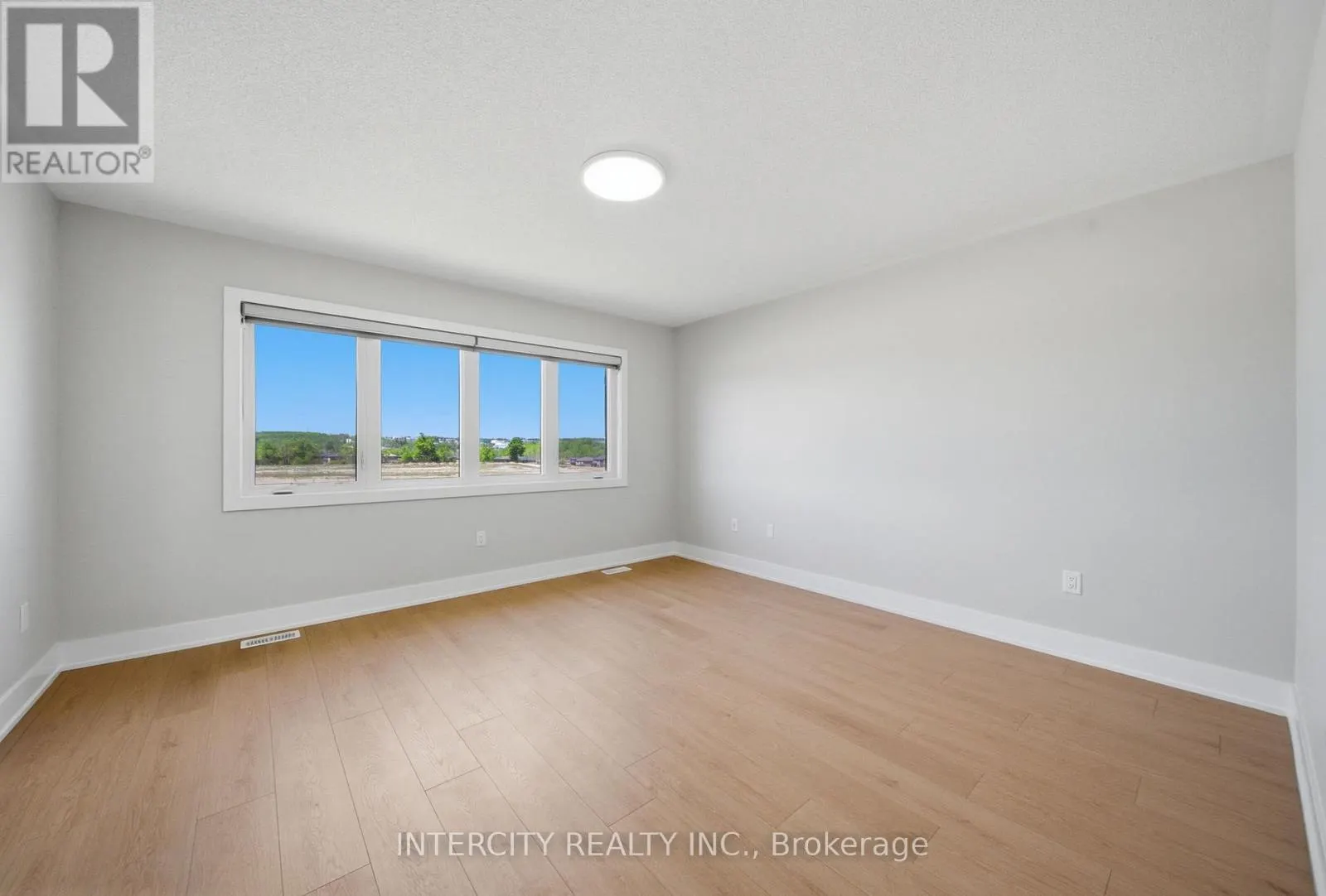 10 KINGSBURY TRAIL