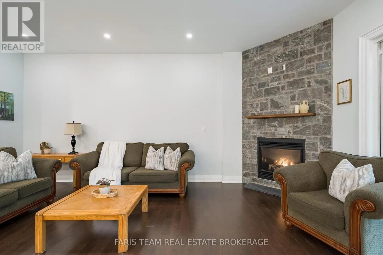 34 OAKWOOD AVENUE