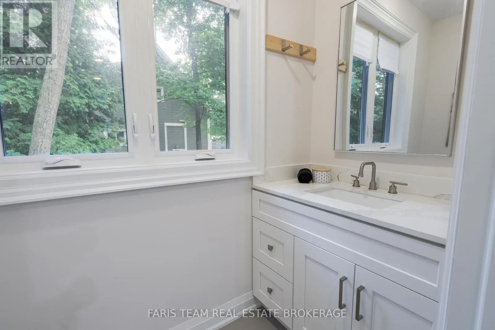 34 OAKWOOD AVENUE