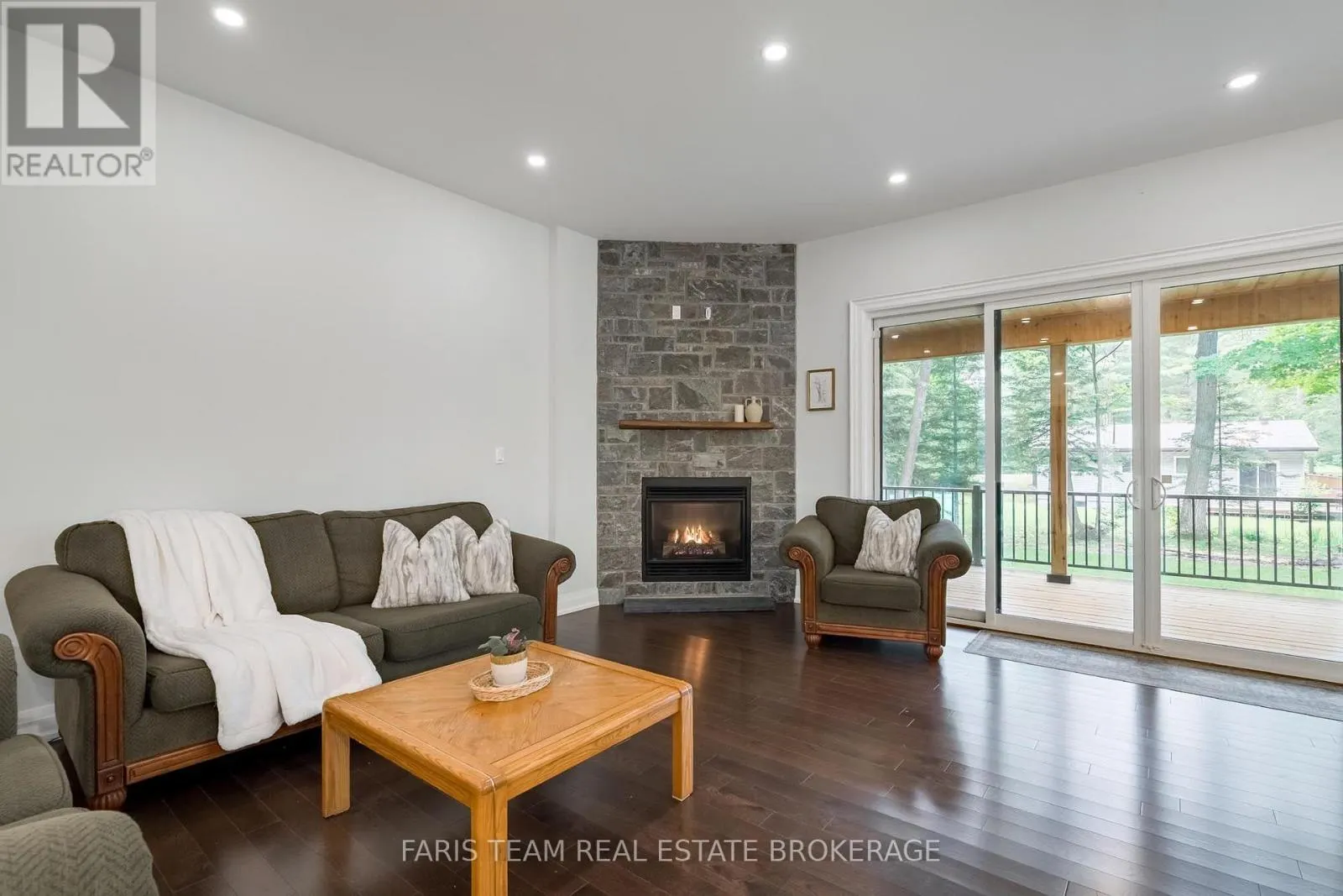 34 OAKWOOD AVENUE