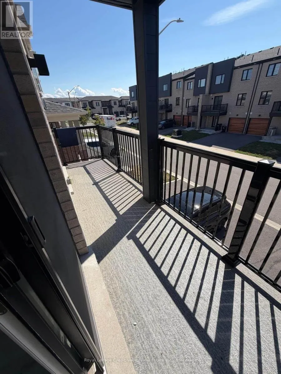 5 - 14 WAGON LANE E #5