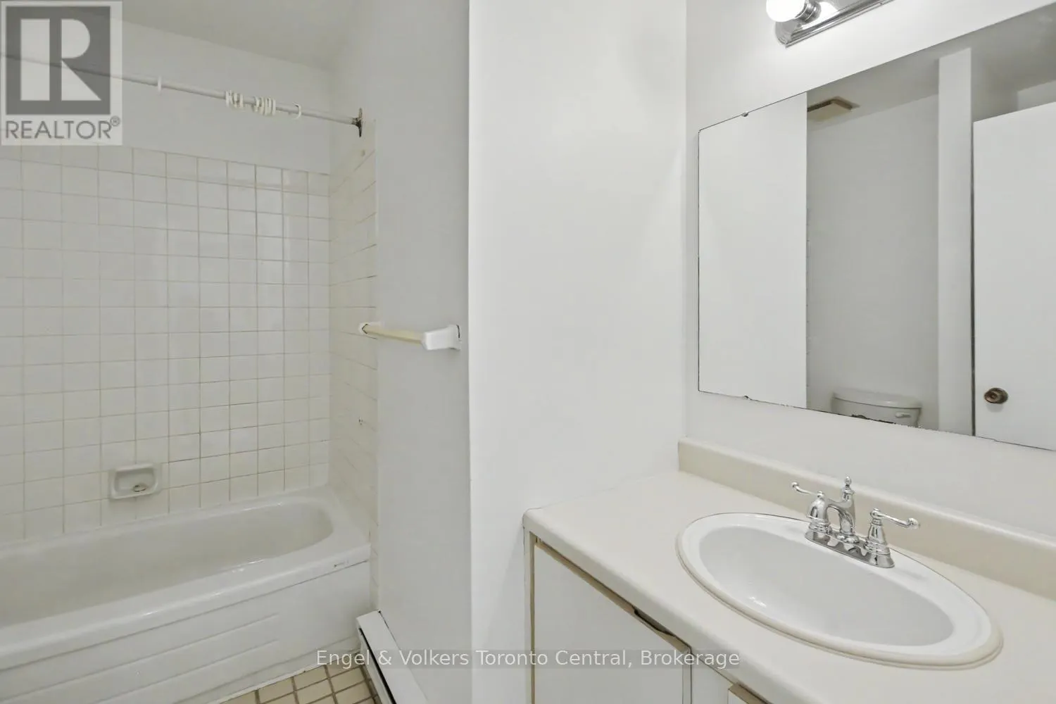 254 - 13 HARBOUR STREET W #254