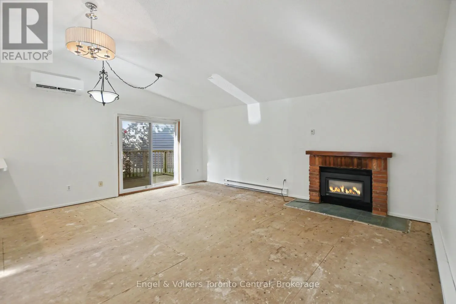 254 - 13 HARBOUR STREET W #254