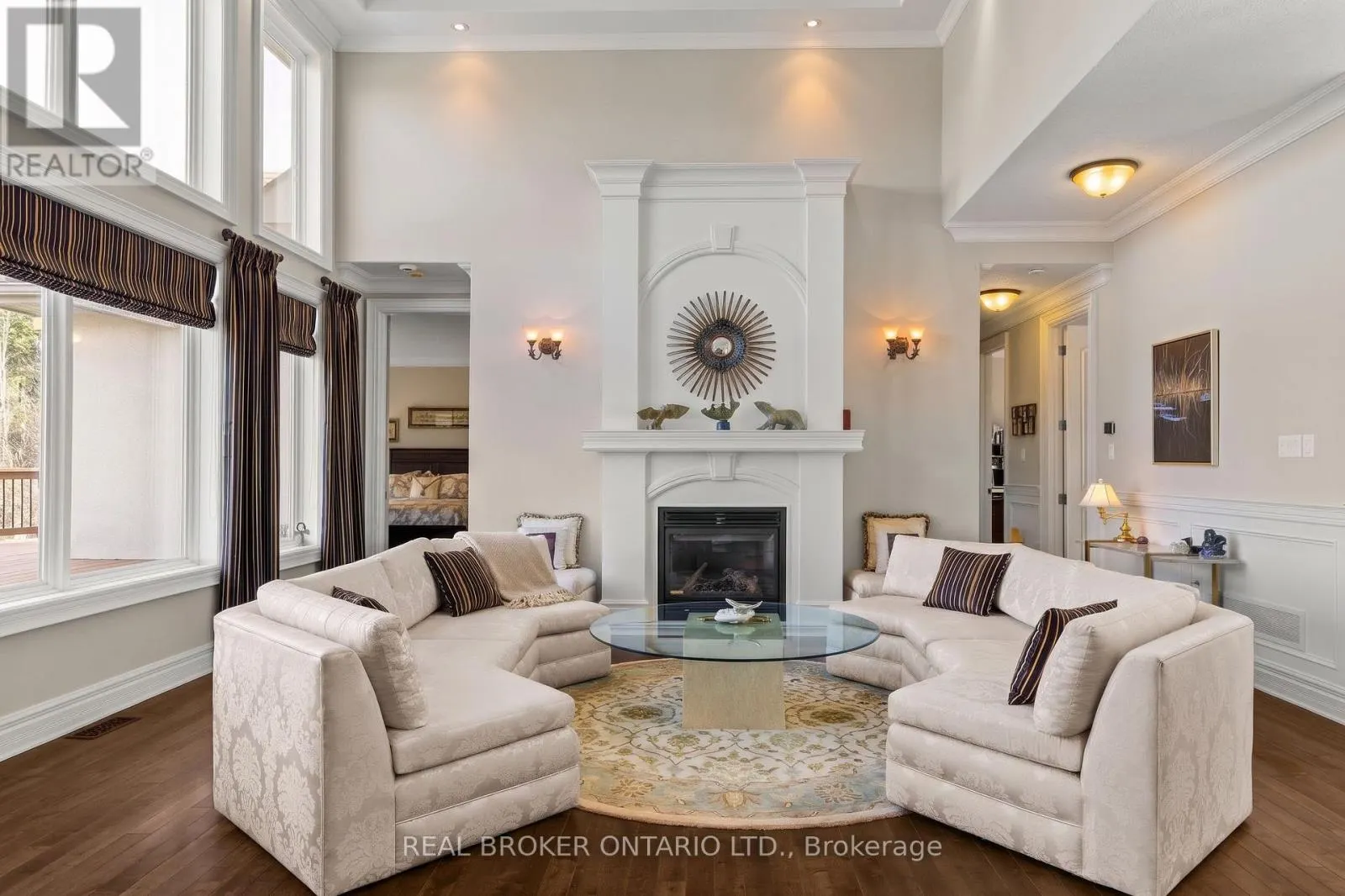 1046 HURLWOOD LANE