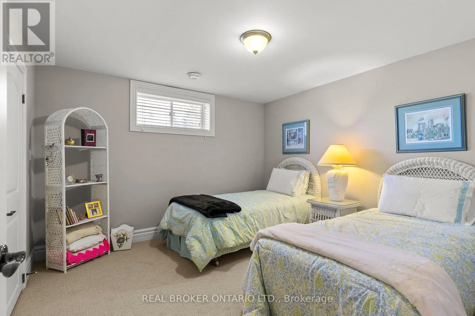 1046 HURLWOOD LANE
