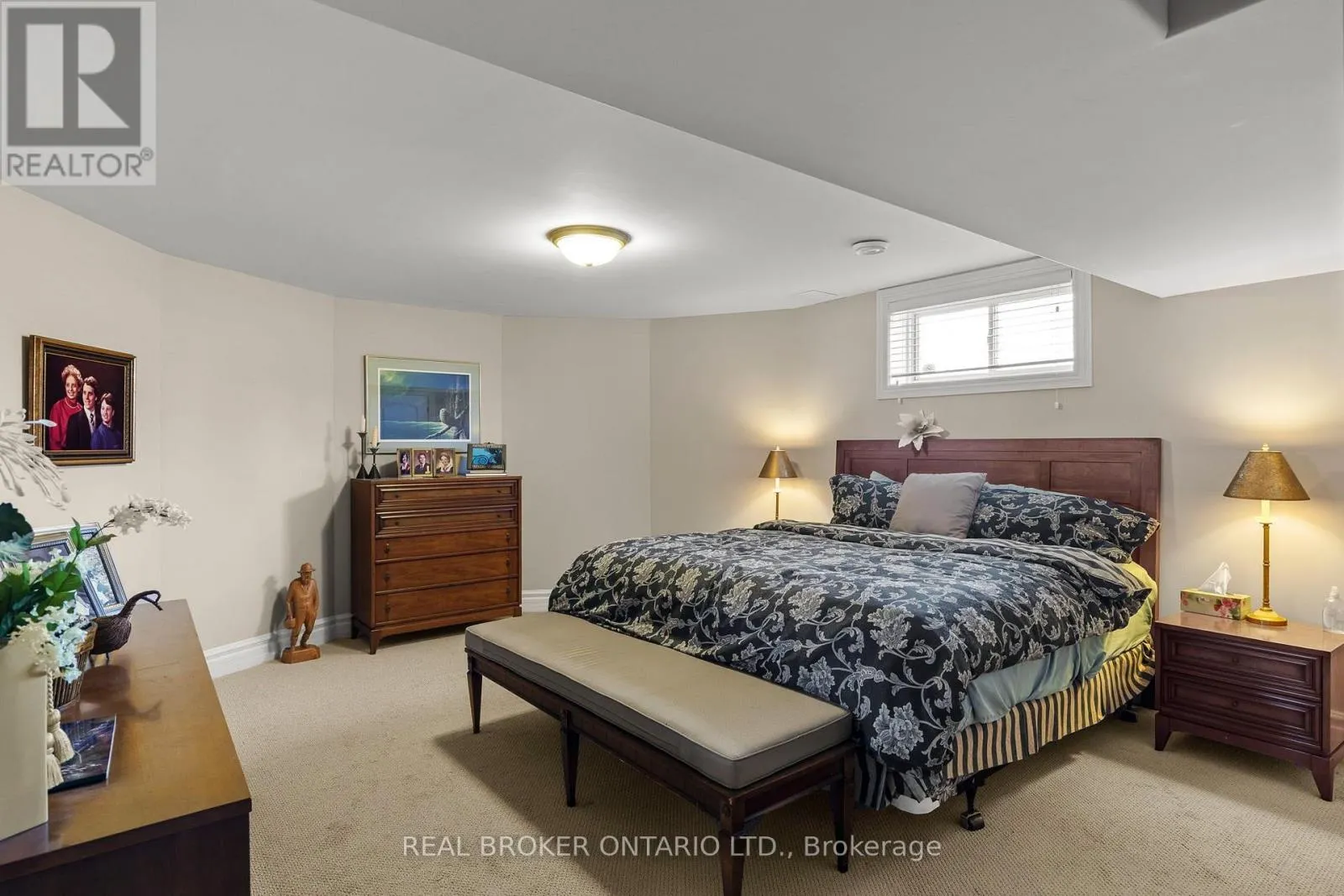 1046 HURLWOOD LANE