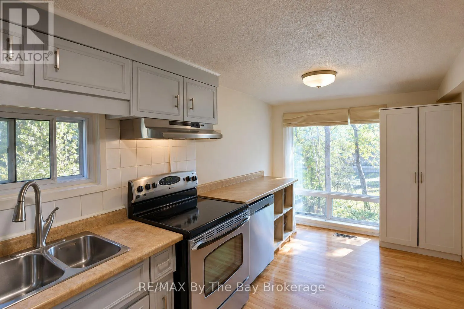 103 SUNNIDALE ROAD S