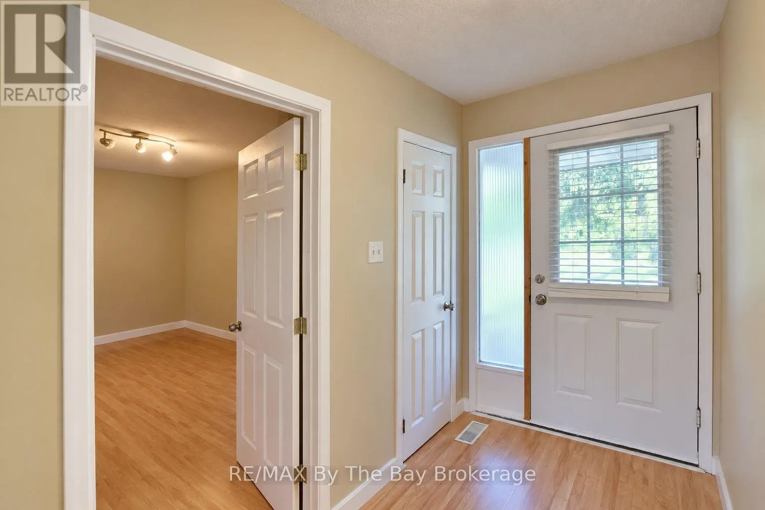 103 SUNNIDALE ROAD S