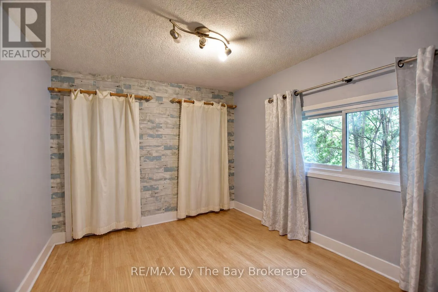 103 SUNNIDALE ROAD S