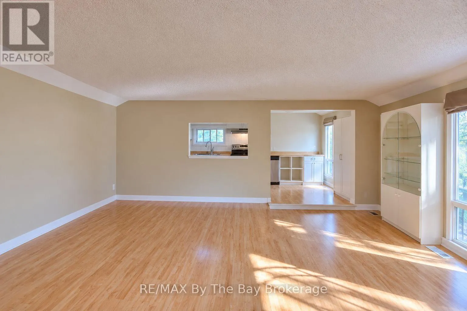 103 SUNNIDALE ROAD S