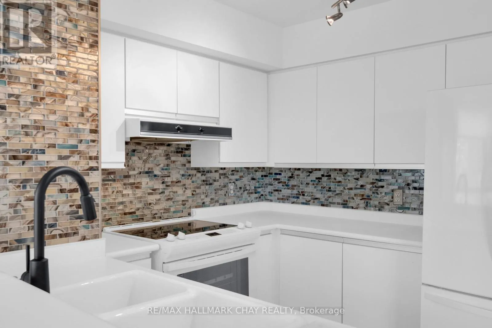 1509 - 140 DUNLOP STREET E