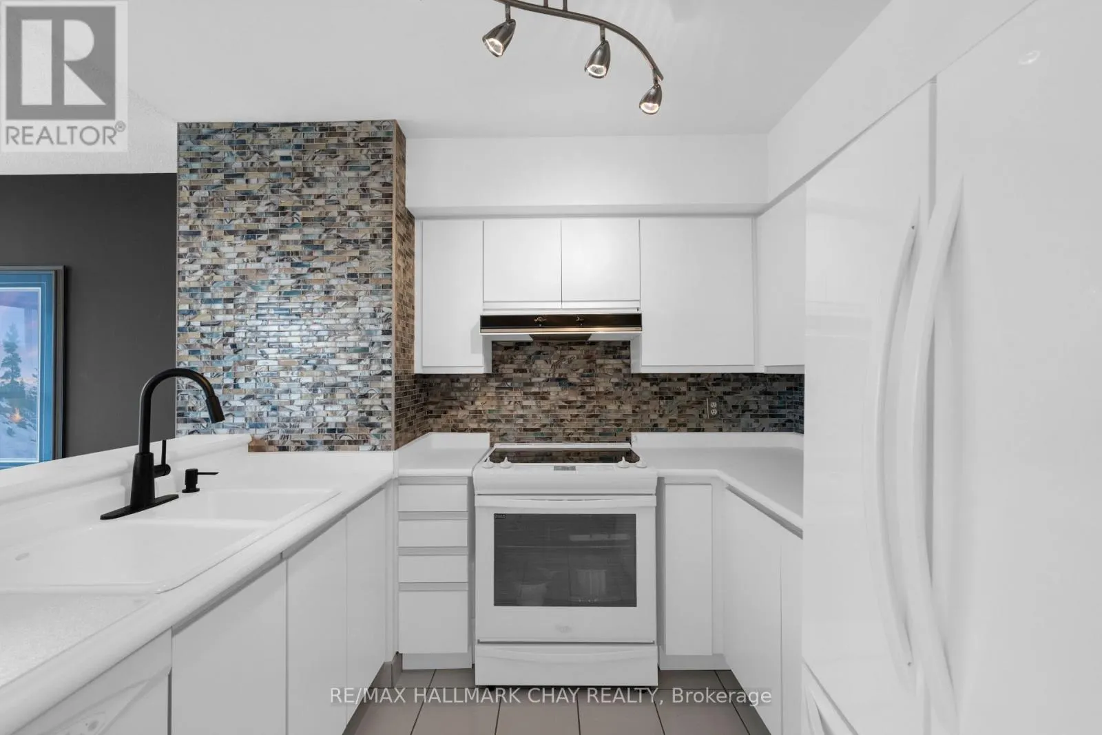 1509 - 140 DUNLOP STREET E