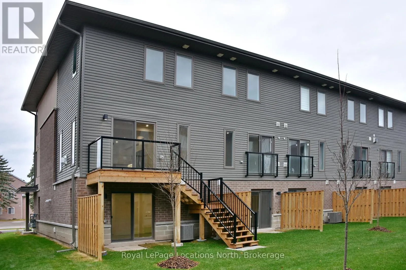 5 - 35 DAWSON DRIVE #5