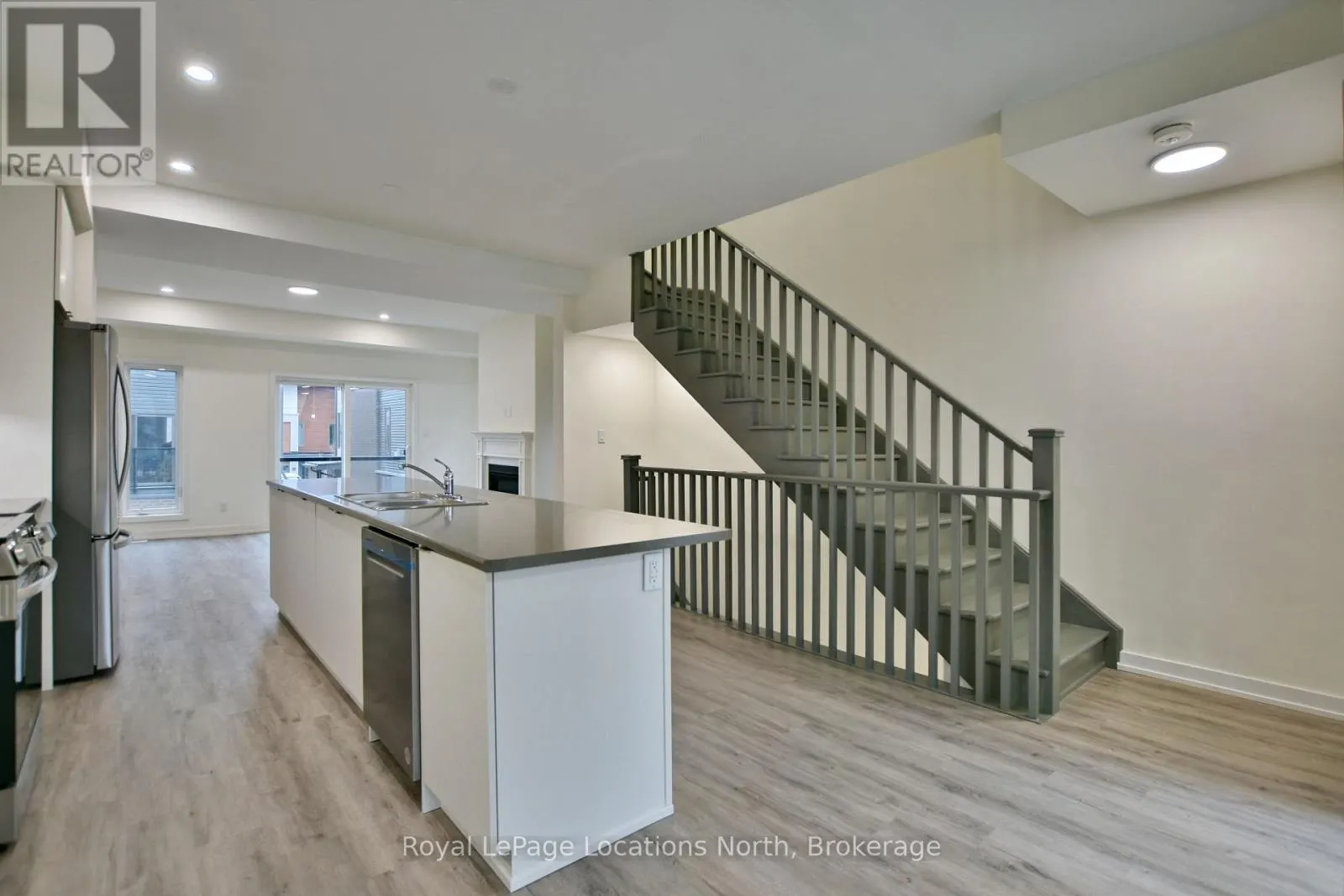 5 - 35 DAWSON DRIVE #5