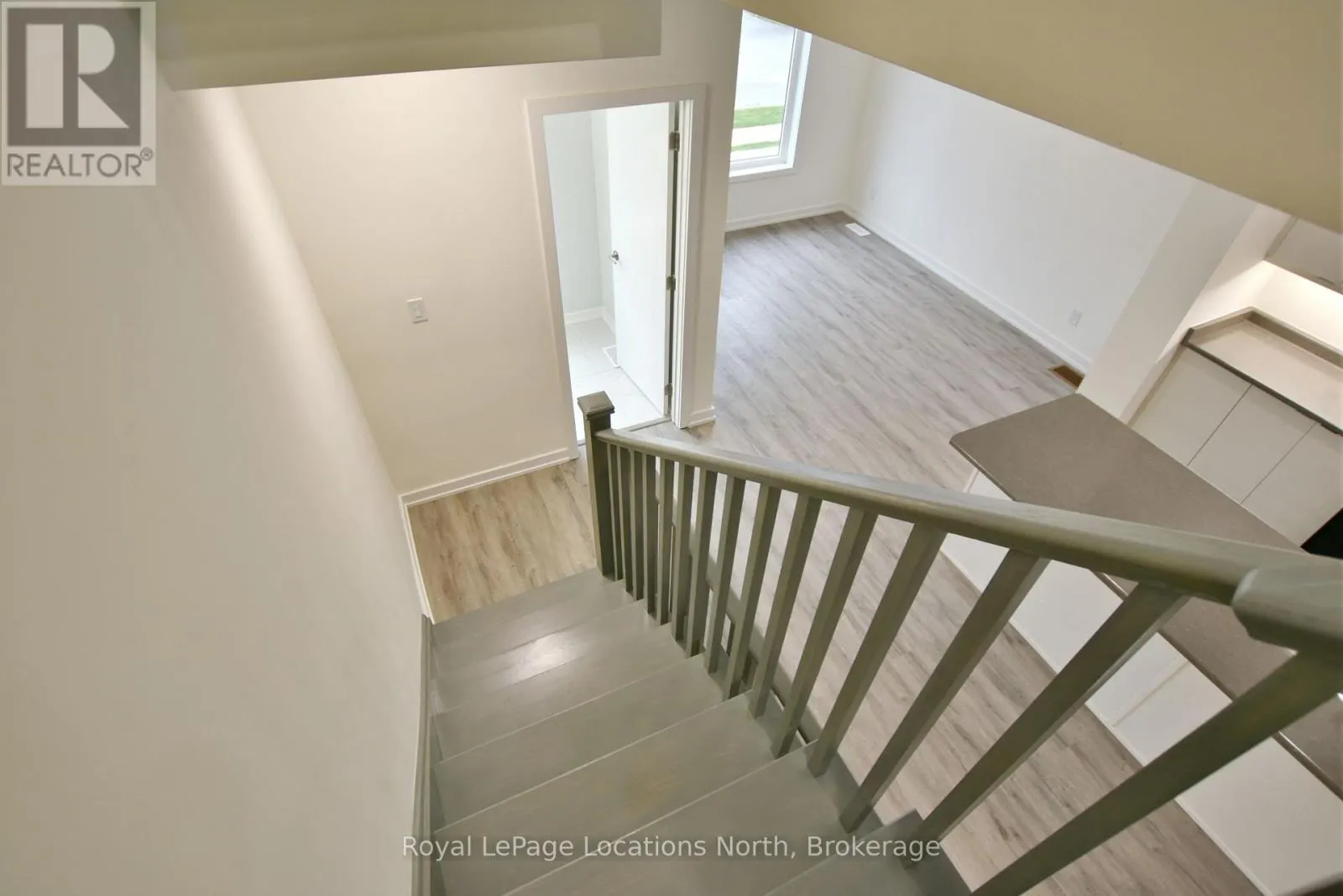 5 - 35 DAWSON DRIVE #5