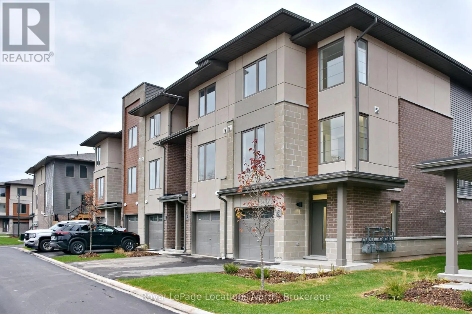 5 - 35 DAWSON DRIVE #5