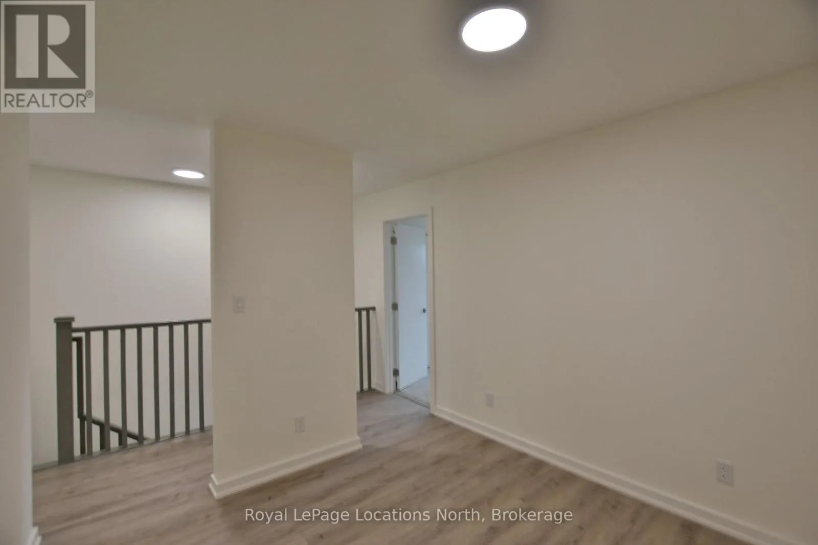5 - 35 DAWSON DRIVE #5
