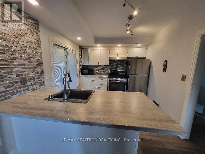 1 - 256 DUNLOP STREET W