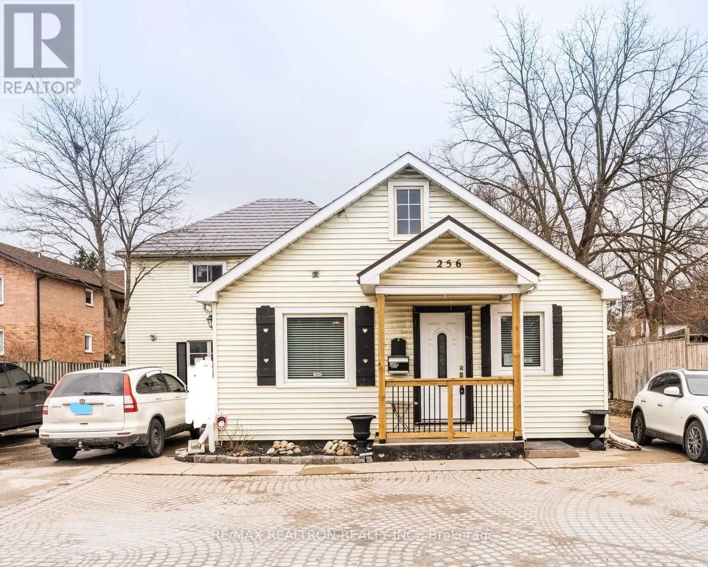 1 - 256 DUNLOP STREET W