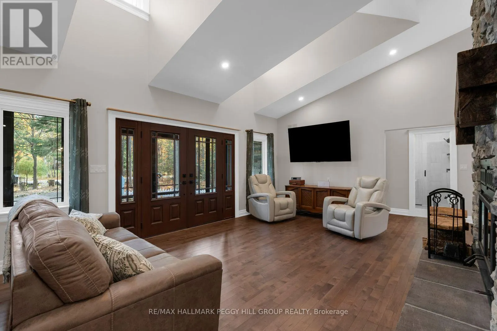 3230 BEECHWOOD DRIVE
