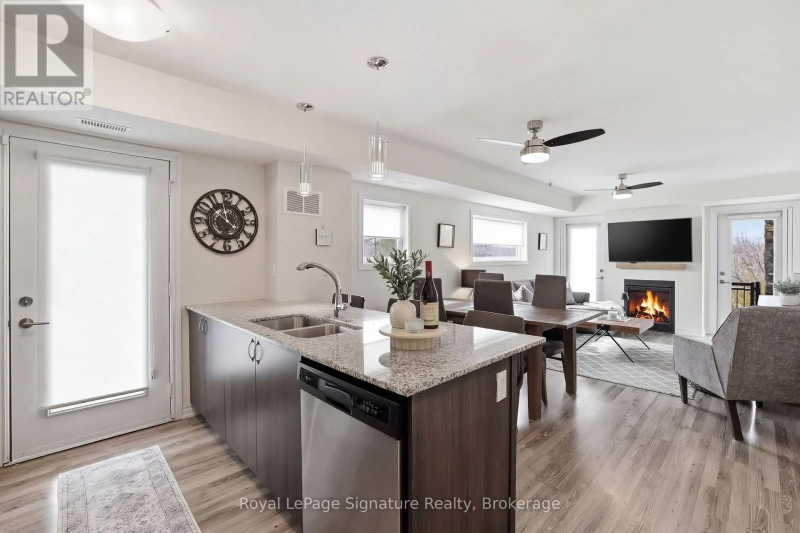 101 - 4 ANCHORAGE CRESCENT #101