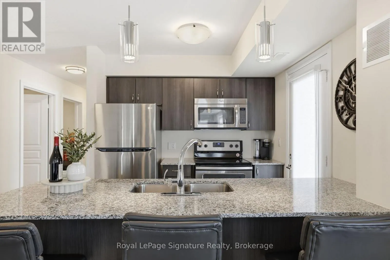 101 - 4 ANCHORAGE CRESCENT #101