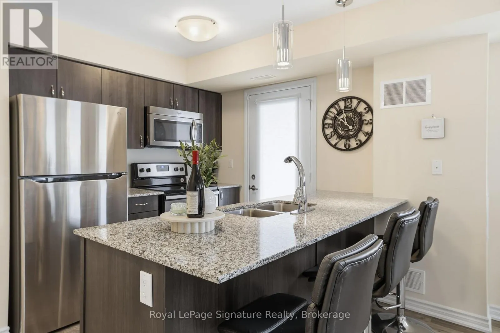 101 - 4 ANCHORAGE CRESCENT #101