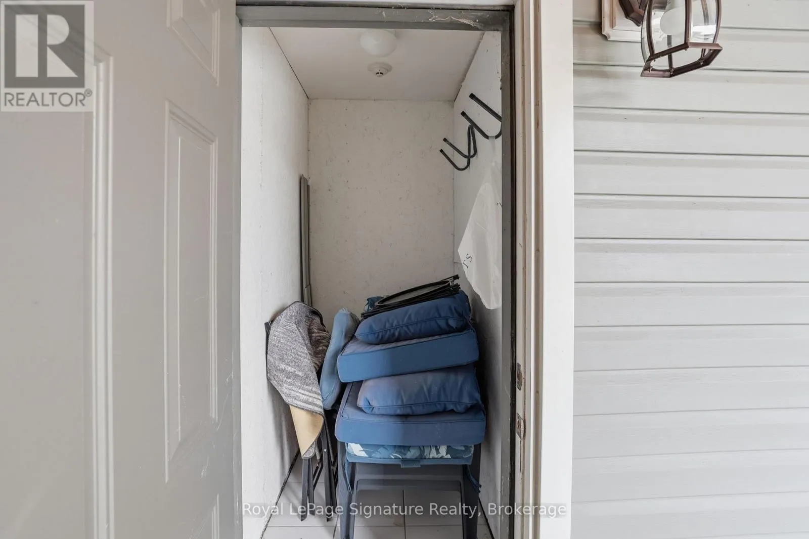 101 - 4 ANCHORAGE CRESCENT #101