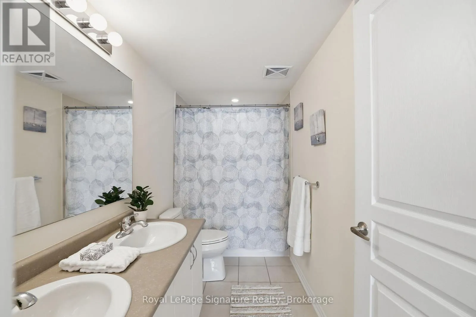 101 - 4 ANCHORAGE CRESCENT #101