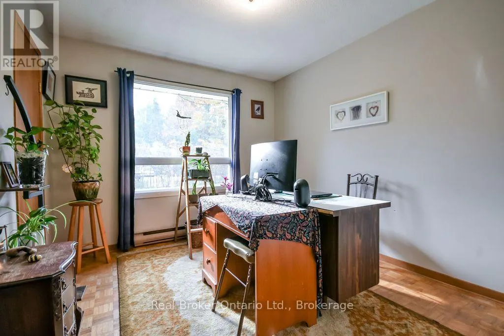 22 OAKWOOD AVENUE