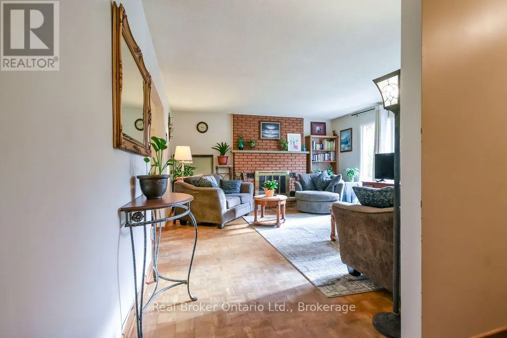 22 OAKWOOD AVENUE